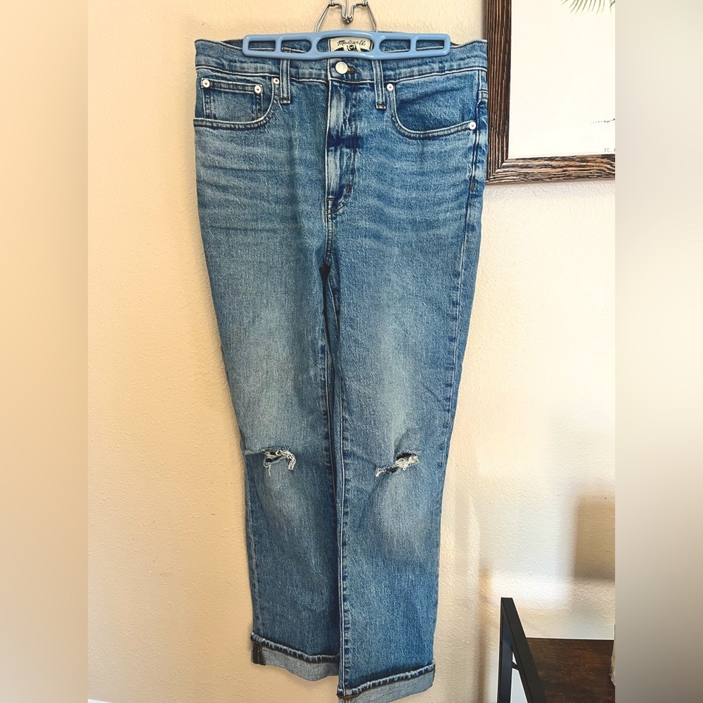 Madewell high-rise slim boy jeans in size 28. Very good condition.